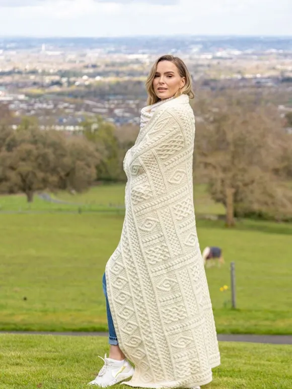 Discount Sweater Shop Two Tone Plated Aran Throw X4349